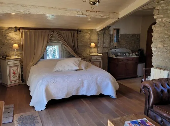 לינה וארוחת בוקר Le Clos De L'ambre