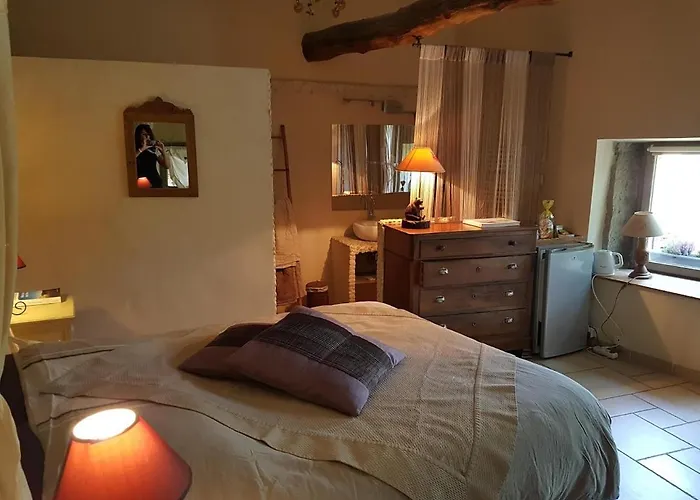 לינה וארוחת בוקר Le Clos De L'ambre 3*